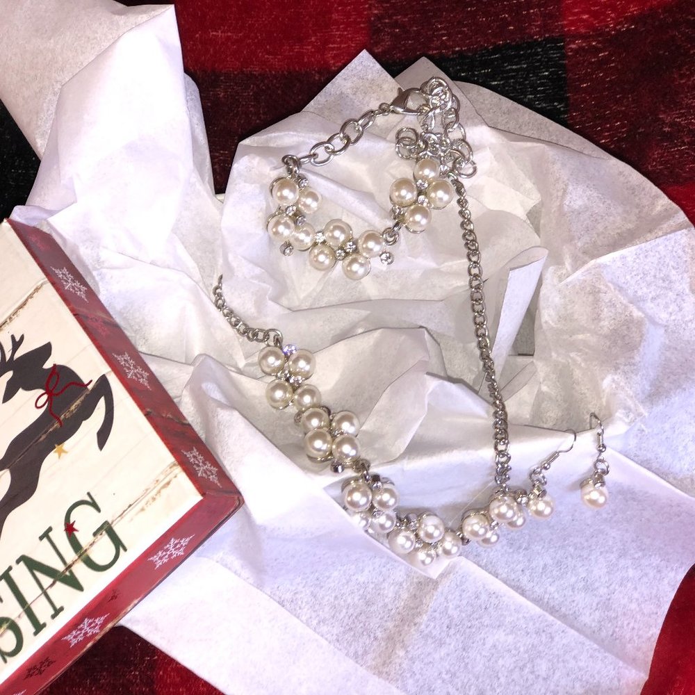 Faux Pearl Jewelry Set